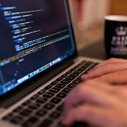 【震惊】电鸽深度揭秘：八卦风波背后，神秘人在公共洗手间的角色极端令人意外